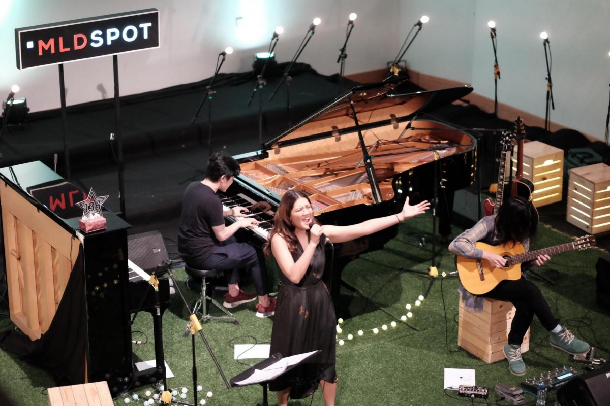 Menutup Rangkaian  Tur di Rumah Sendiri